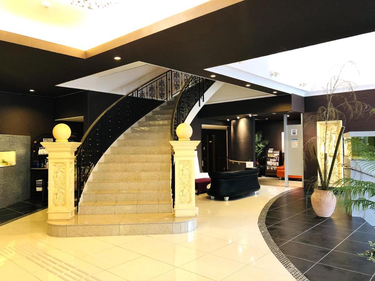 โรงแรมสแควร์ โรงแรม 3*